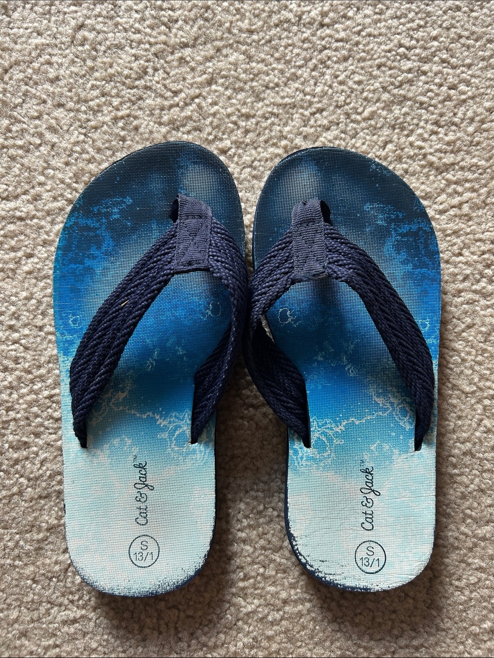 Cat & Jack Boys' Navy and Teal Ombre Flip Flops
